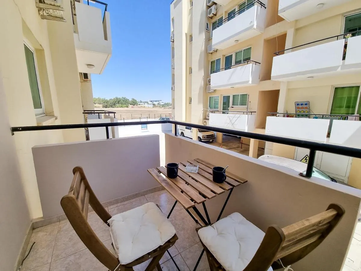 Dock Holiday Apartment Larnaca